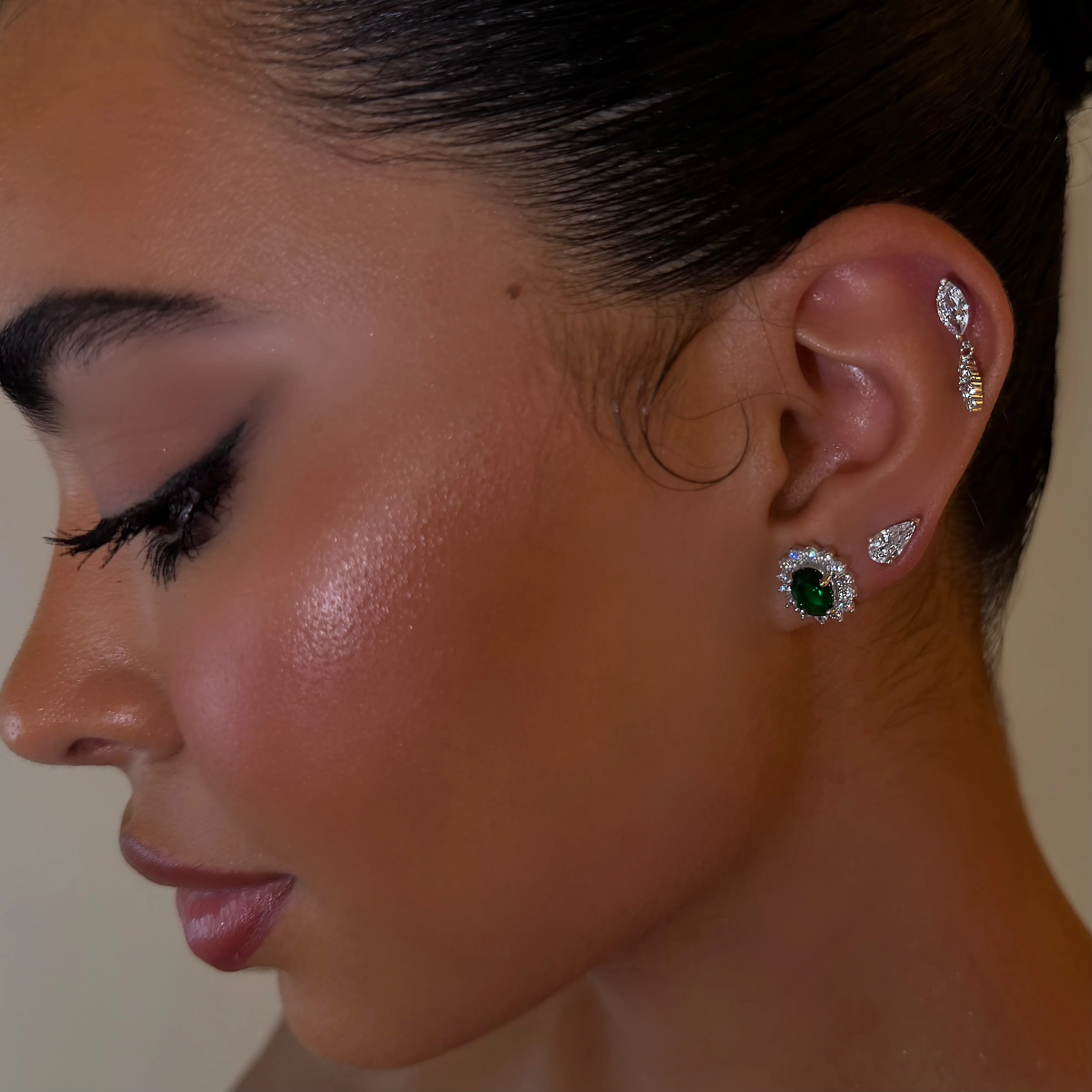 Queen Emerald Stud