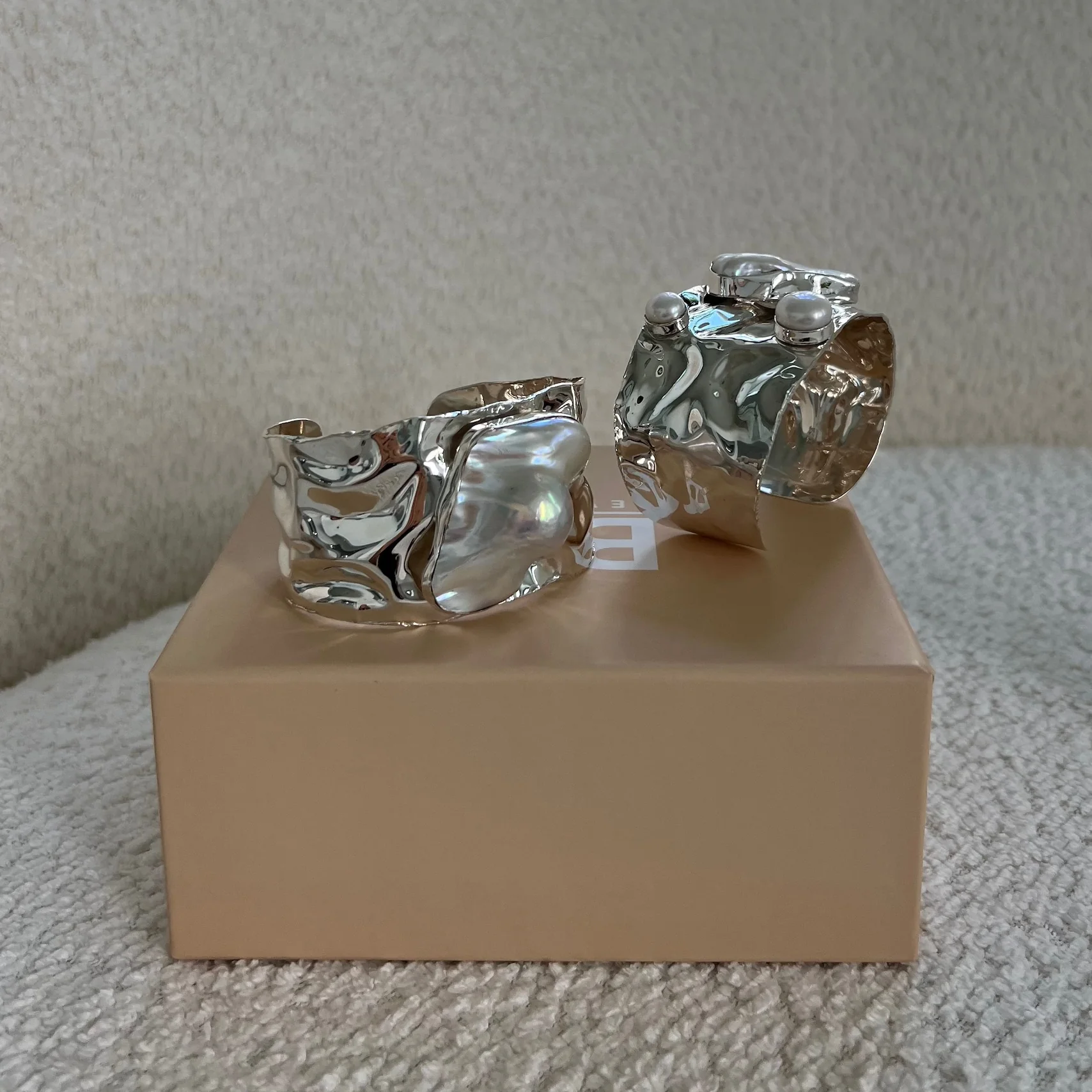 Solid Seashell Oyster Bangle