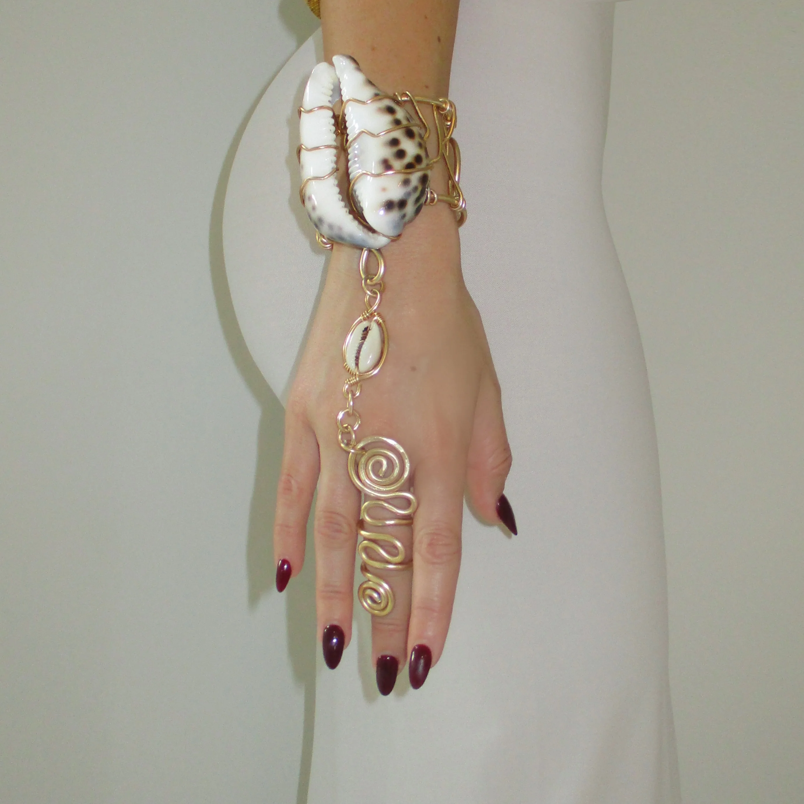 The Handmade Seashell Hand Chain - Image 2