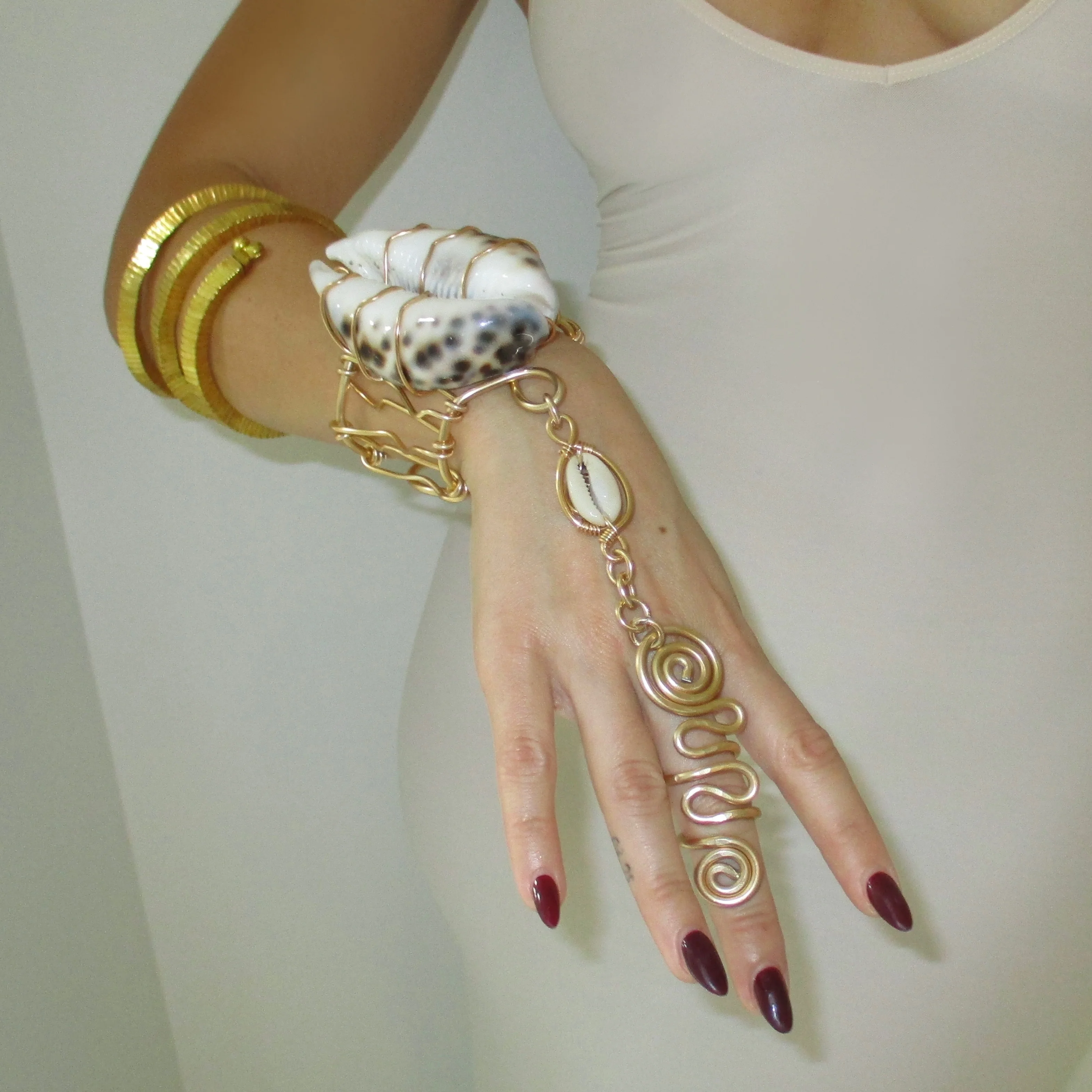 The Handmade Seashell Hand Chain - Image 3