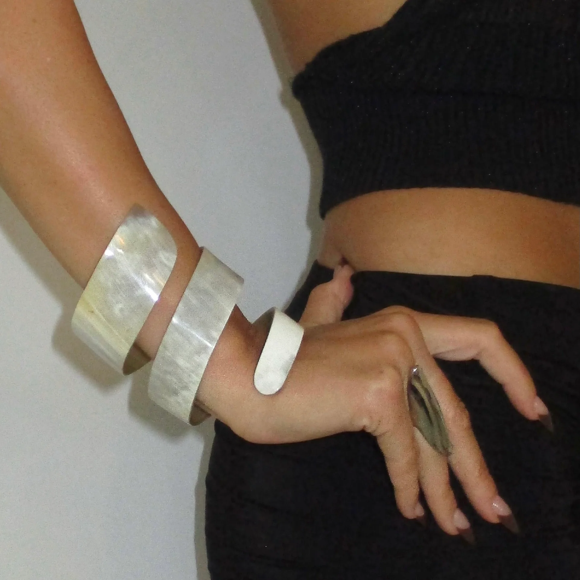 The Maxi Acrylic Brown Swirl Cuff