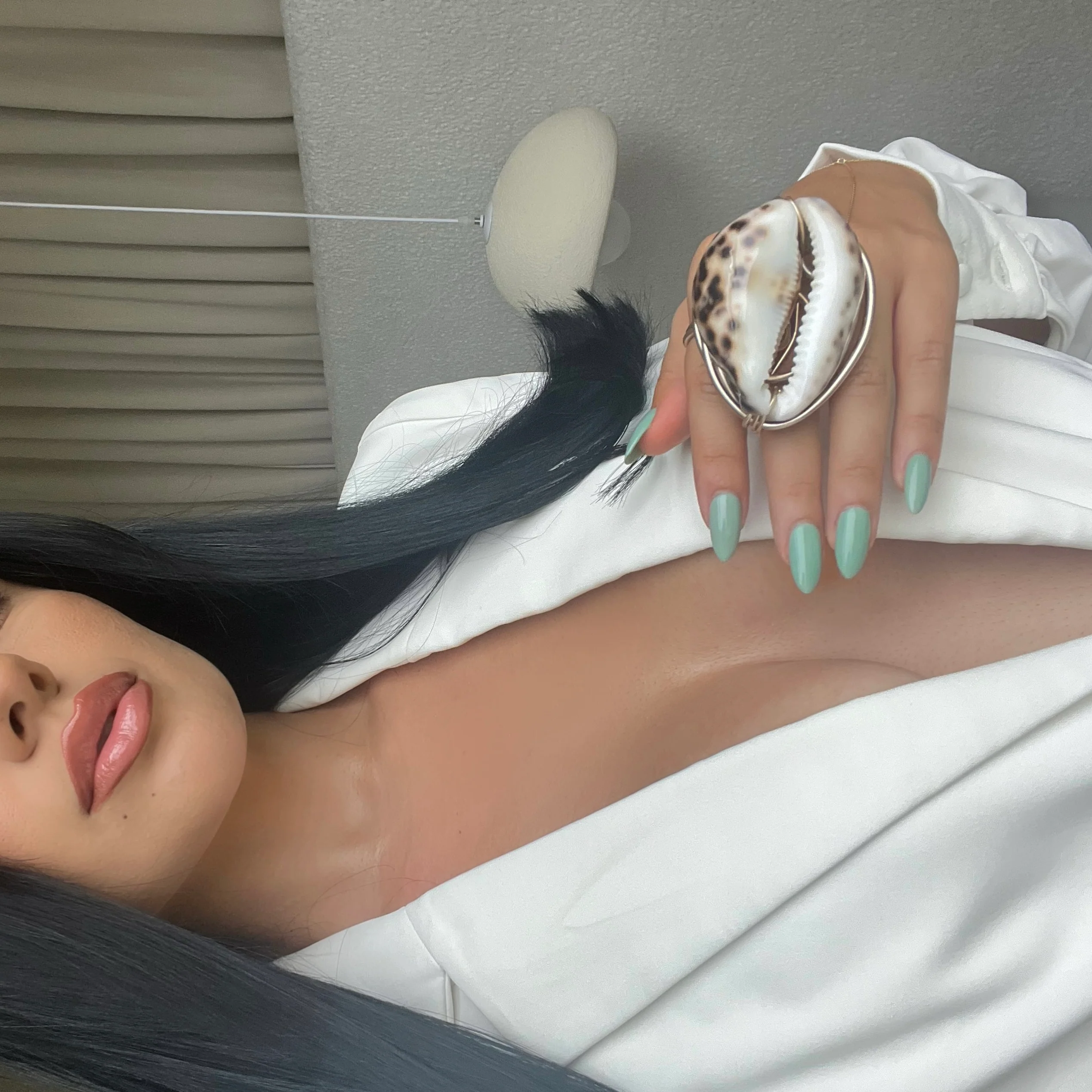 The Maxi Seashell Ring - Image 2
