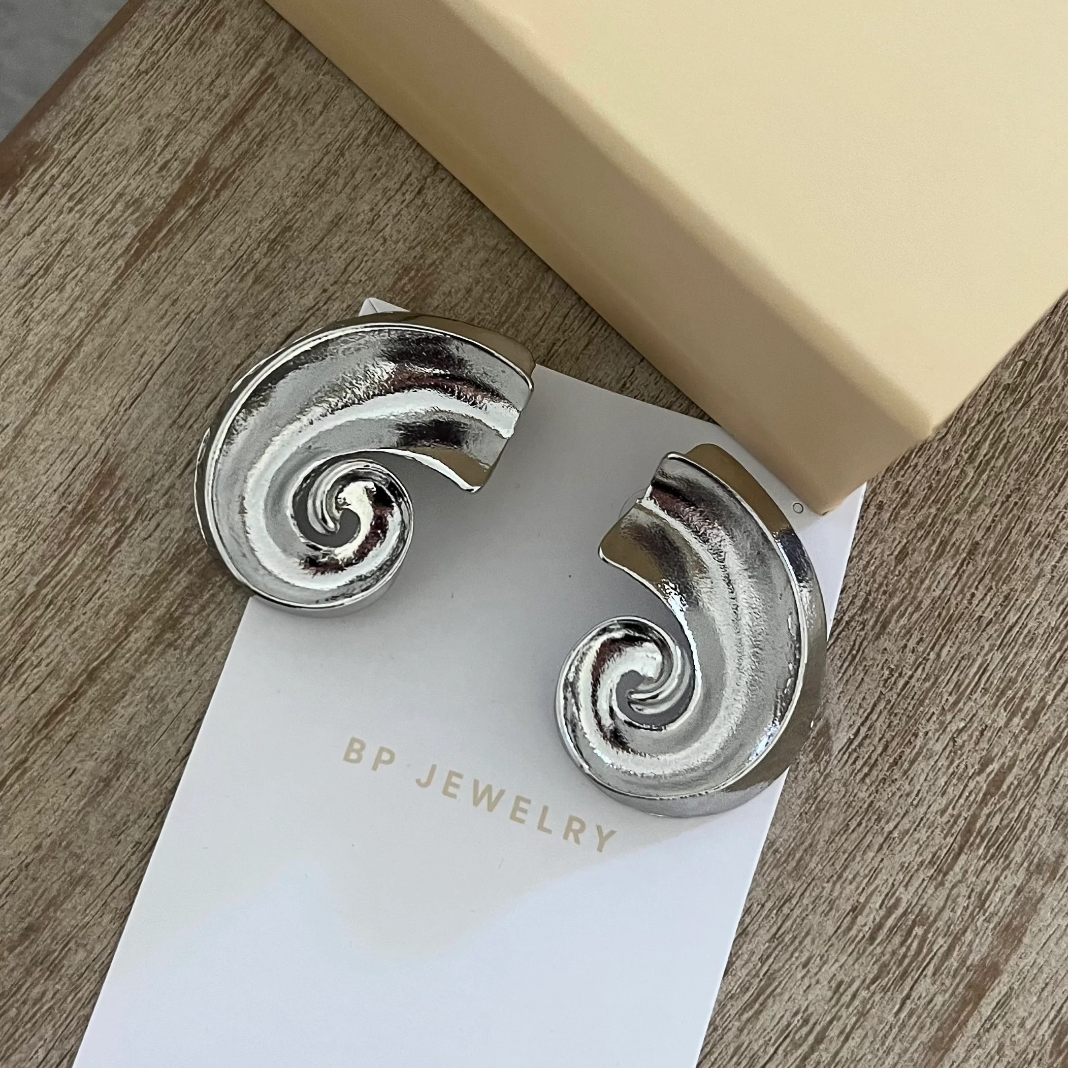 The Silver Maxi Swirl Earings - Image 2