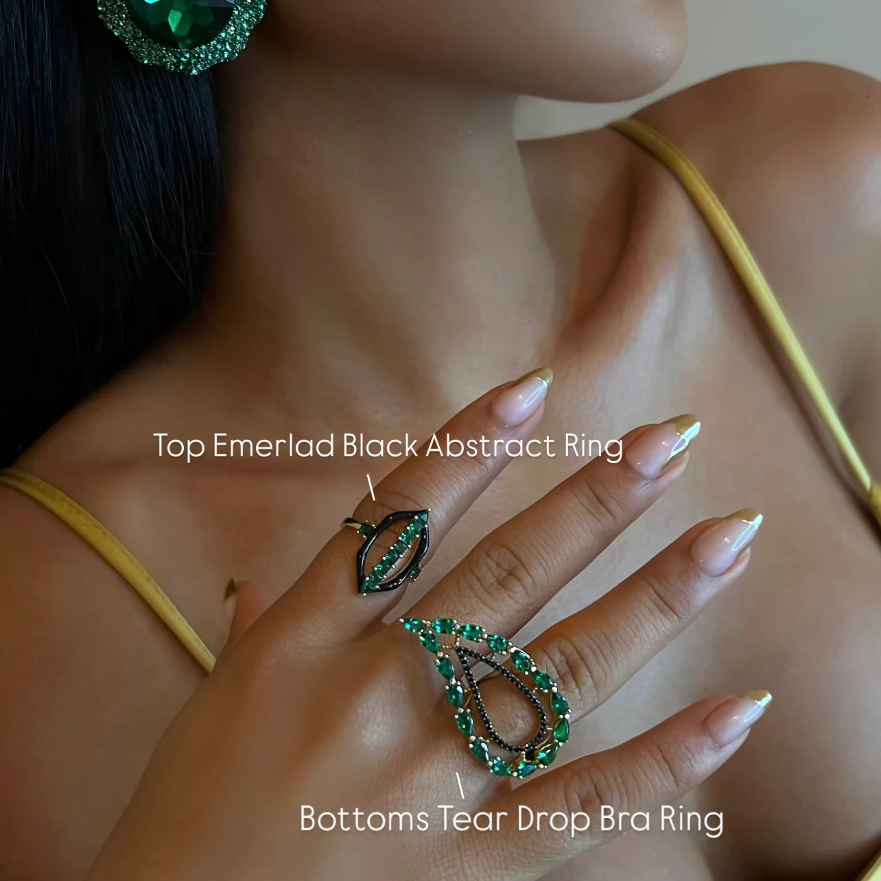 Top Emerald Black Abstract Ring - Image 2